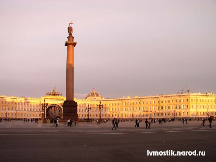 Дворцовая площадь в Ленинграде